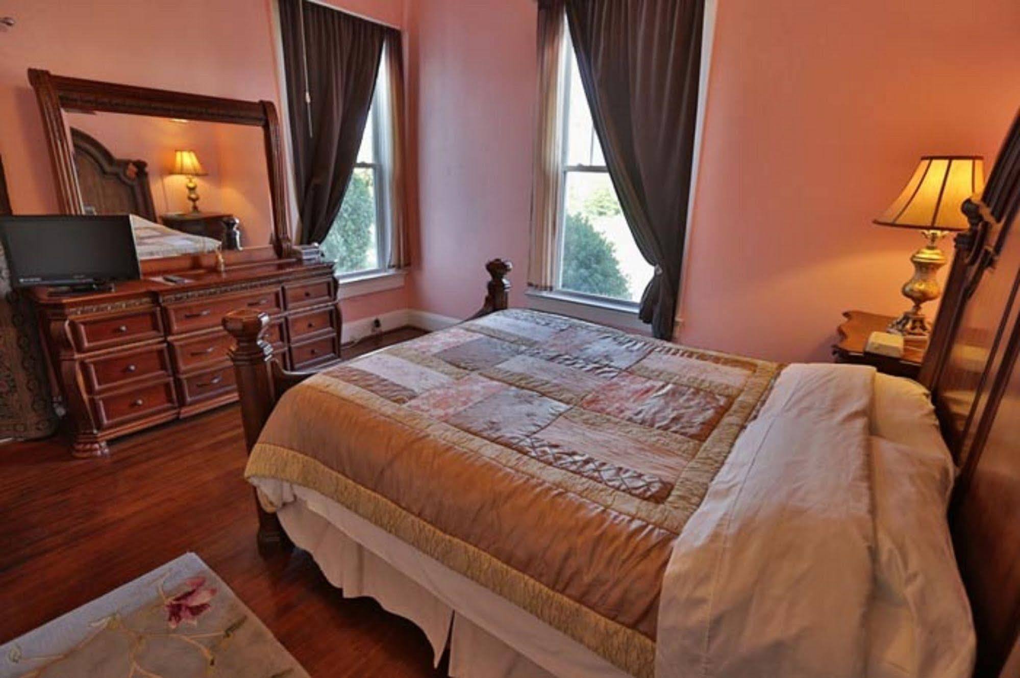 Simply Divine Hotel Dunn Bagian luar foto