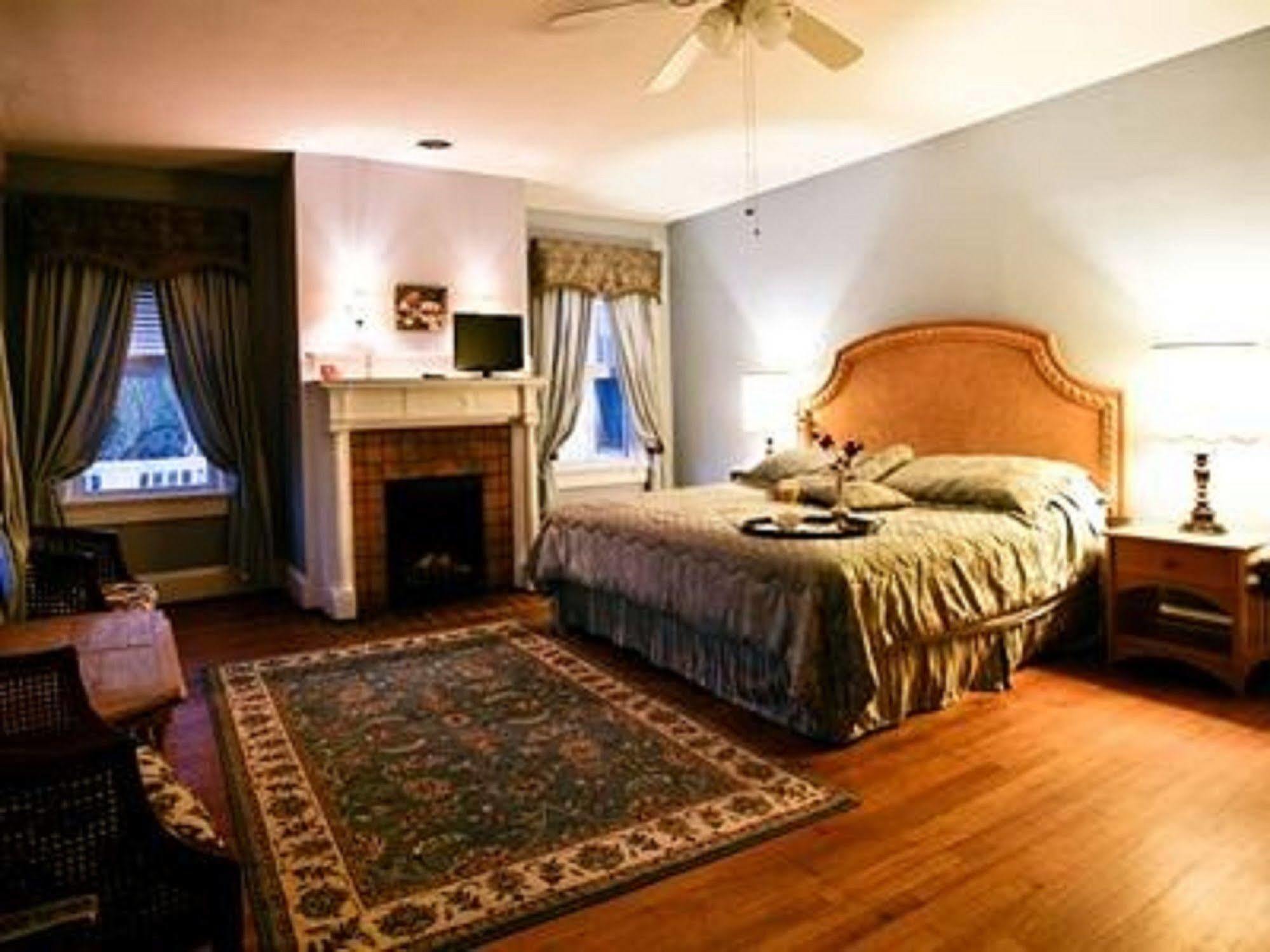 Simply Divine Hotel Dunn Bagian luar foto